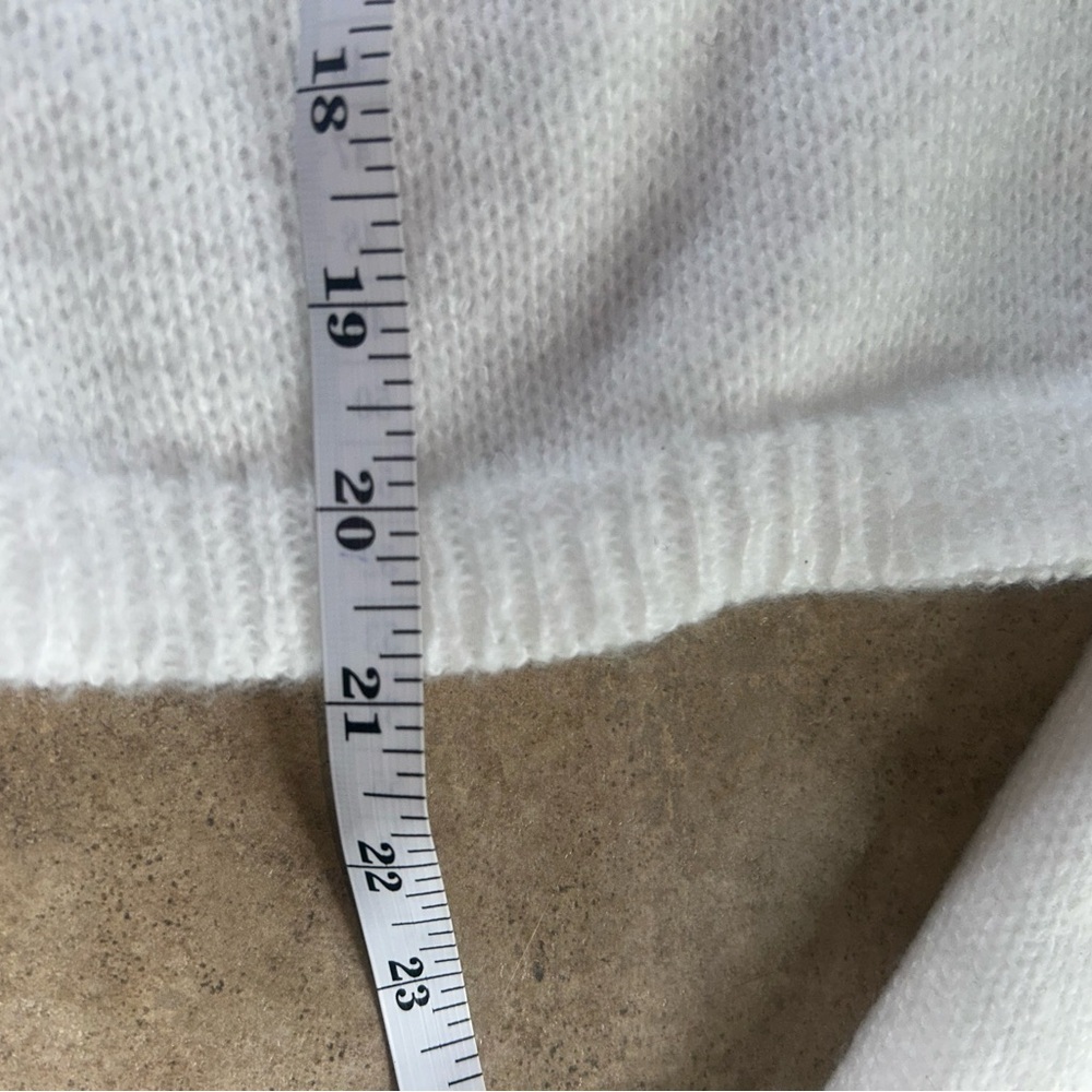 Active USA sweater - white long sleeve v-neck with cross detail NWT - Picture 9 of 9